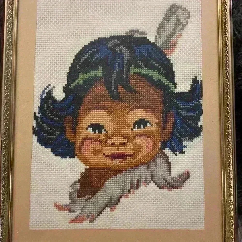 Vintage Pair of framed needle point  indigenous boy and girl pictures - Picture 5 of 12